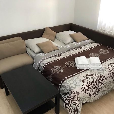 Gil Apartments, Квартира Студия В Самом Центре Пл Петефи Uzjhorod Eksteriør bilde