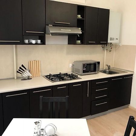Gil Apartments, Квартира Студия В Самом Центре Пл Петефи Uzjhorod Eksteriør bilde