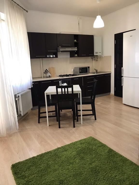 Gil Apartments, Квартира Студия В Самом Центре Пл Петефи Uzjhorod Eksteriør bilde