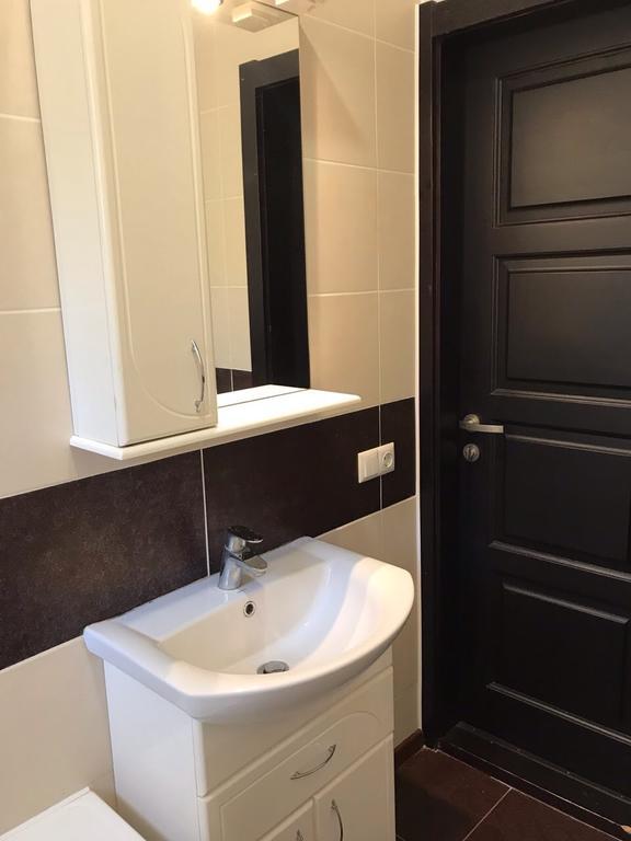 Gil Apartments, Квартира Студия В Самом Центре Пл Петефи Uzjhorod Eksteriør bilde