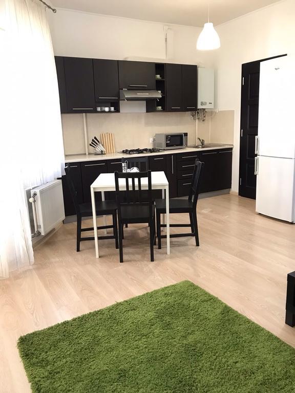 Gil Apartments, Квартира Студия В Самом Центре Пл Петефи Uzjhorod Eksteriør bilde