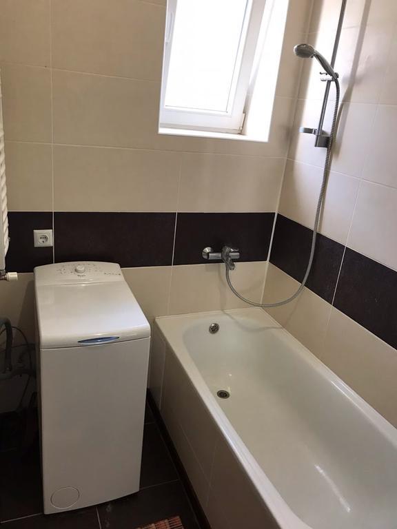 Gil Apartments, Квартира Студия В Самом Центре Пл Петефи Uzjhorod Eksteriør bilde