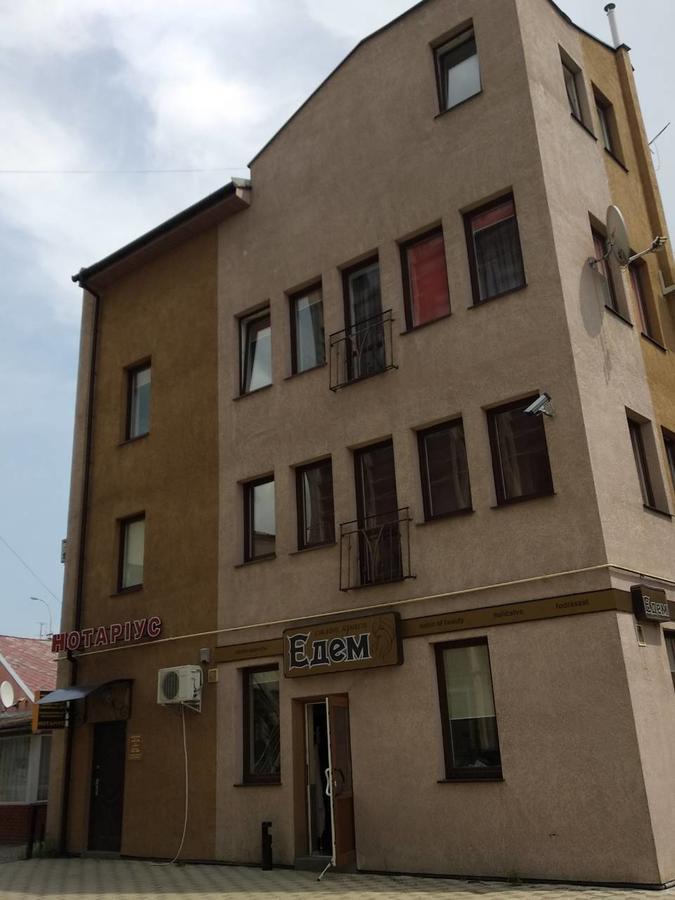 Gil Apartments, Квартира Студия В Самом Центре Пл Петефи Uzjhorod Eksteriør bilde